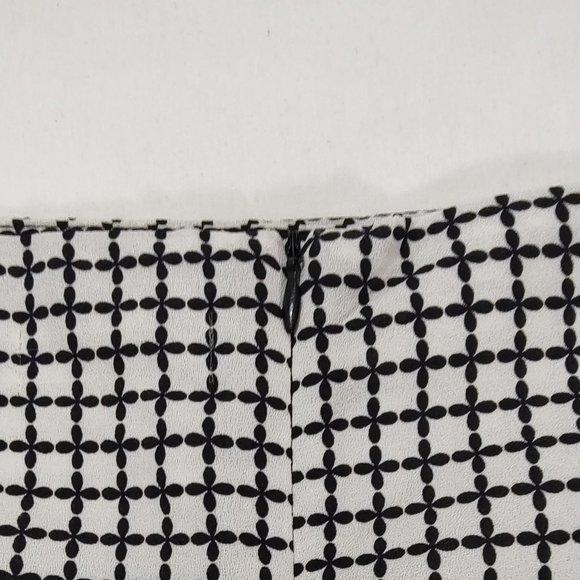 Black and White Mini Skirt Ruffled Hem Lined - Picture 4 of 12